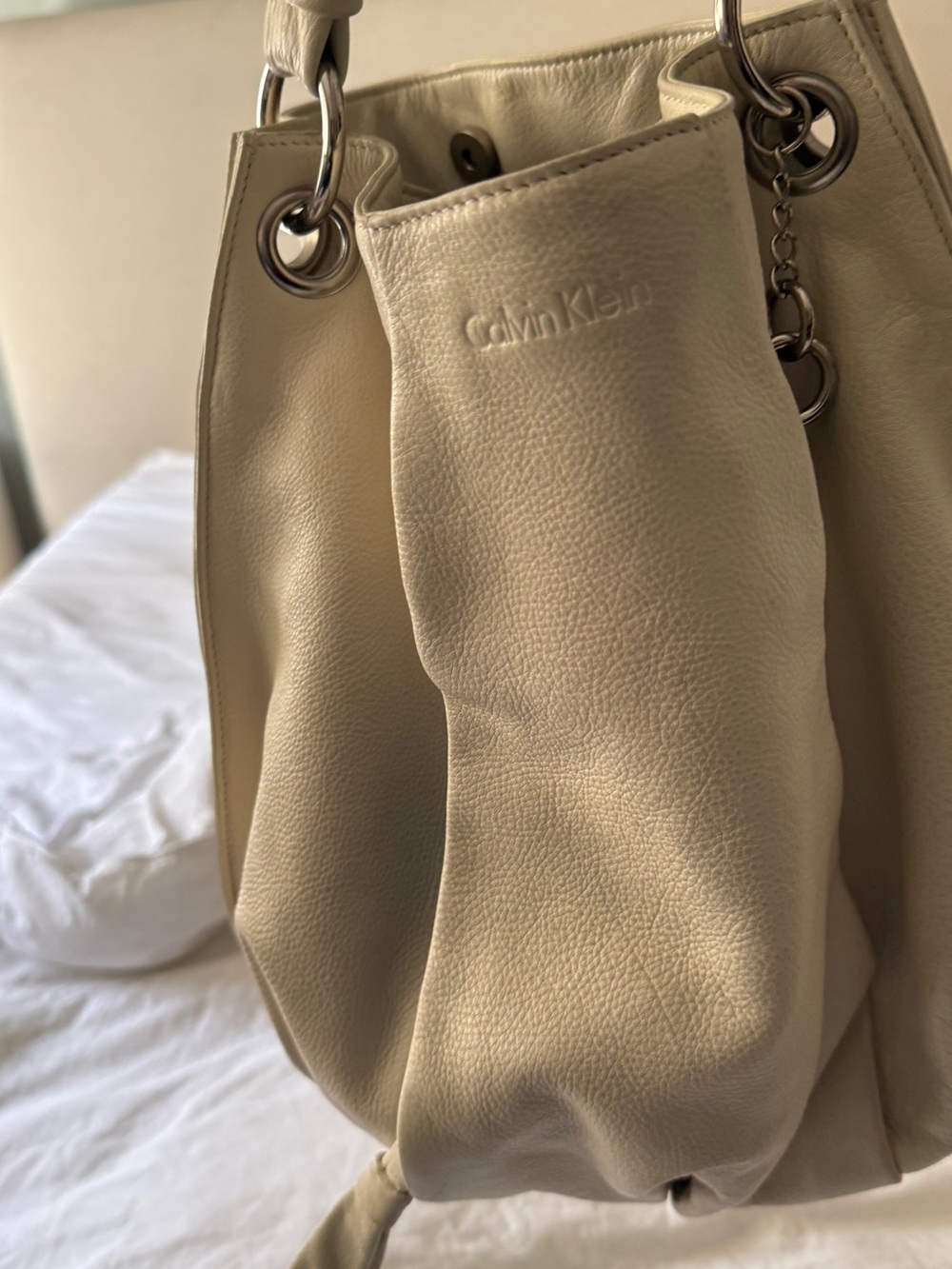 Leather Shoulder Tote Bag in Light Beige - Picture 8 of 9